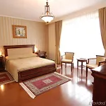 Paris Boutique 4*