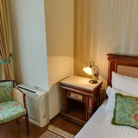 Ξενοδοχείο Paris Boutique 4*