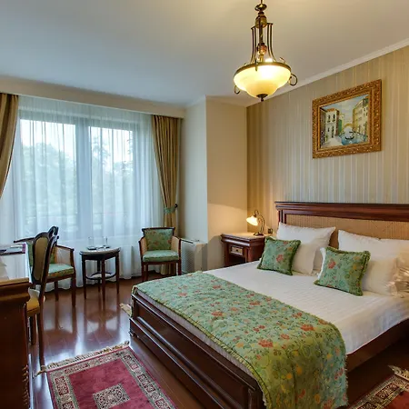 Paris Boutique Hotel 4*