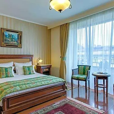 Paris Boutique Hotel 4*
